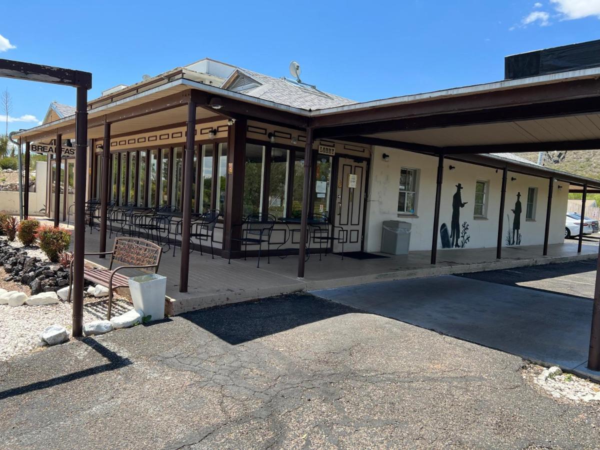 Landmark Lookout Lodge Tombstone Extérieur photo