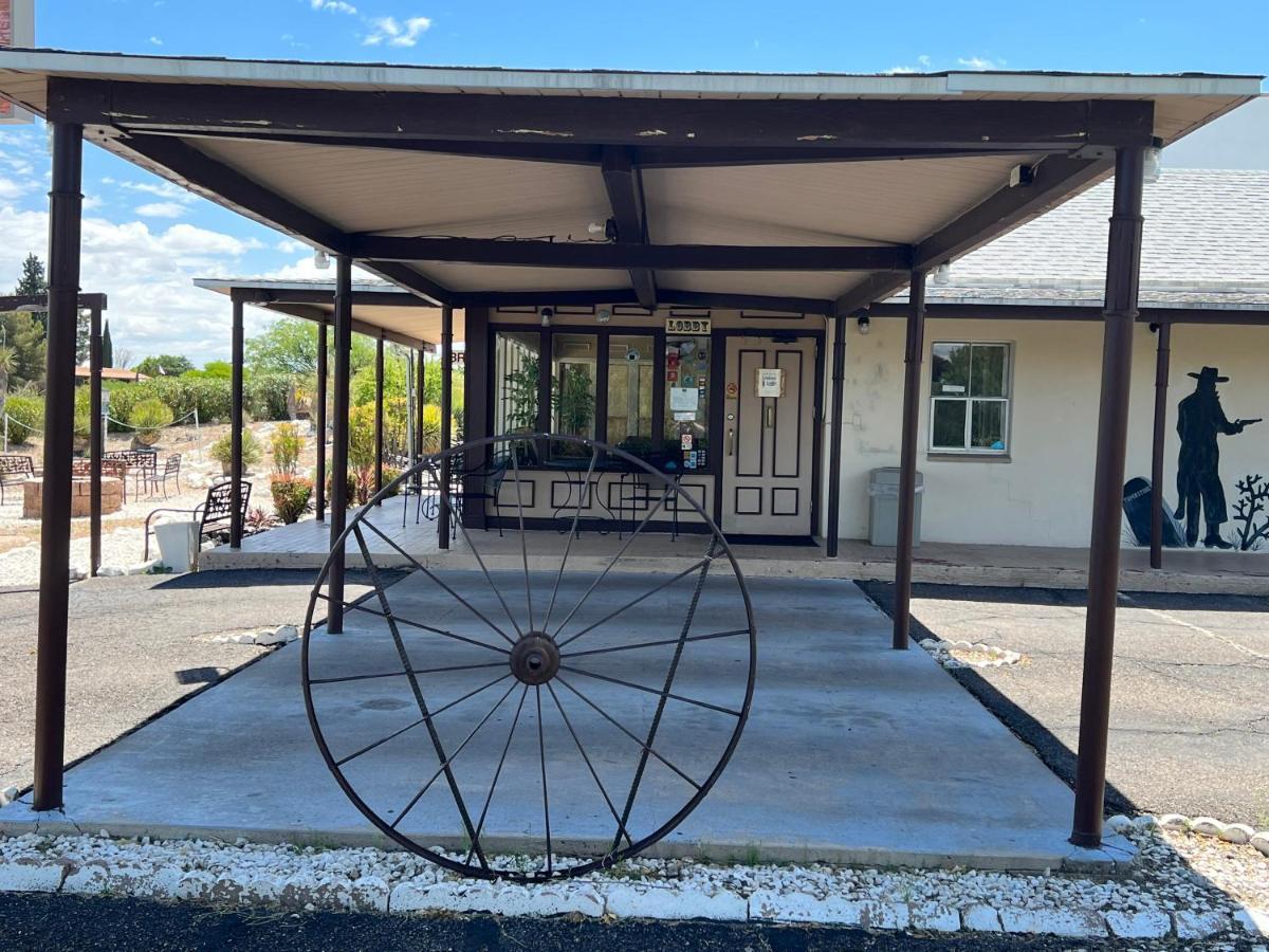 Landmark Lookout Lodge Tombstone Extérieur photo