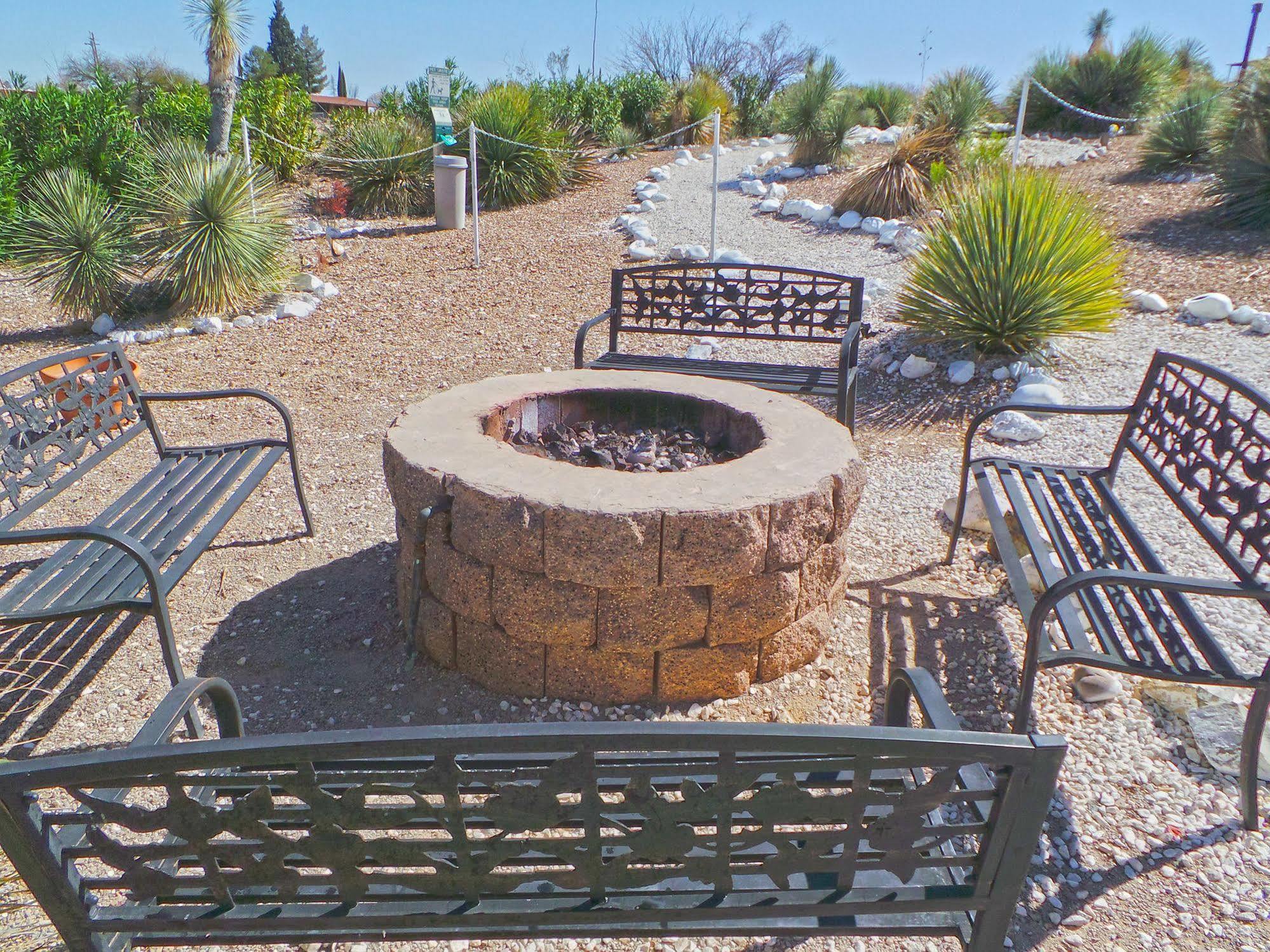 Landmark Lookout Lodge Tombstone Extérieur photo
